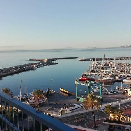 Vista Al Faro Apartment Estepona Luaran gambar